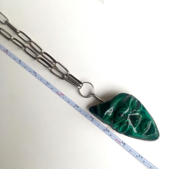 VNTG carved Malachite mask with 26" handmade chain - Picture 7 of 12